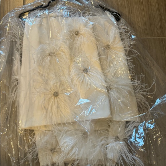 MADE BY ISLA PARTY BRIDAL SET SECOND LOOK  WHITE FEATHER inspired by MADE BY ILA - Picture 9 of 13